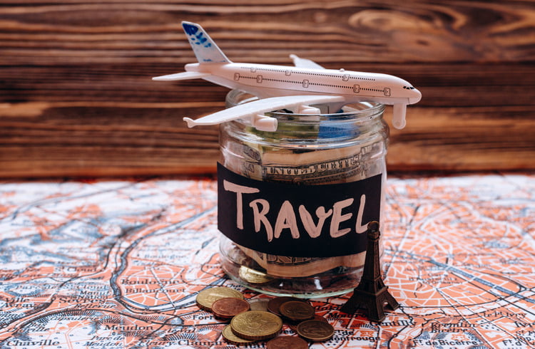 12 Top Tips to Save Money for Your Travels this December